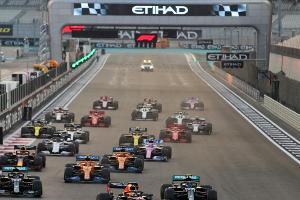 Formel 1 startet wieder zur vollen Stunde
