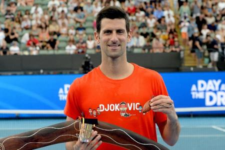 Djokovic bei Rückkehr auf den Tennisplatz mit Kurzprogramm Djokovic bei Rückkehr auf den Tennisplatz mit Kurzprogramm