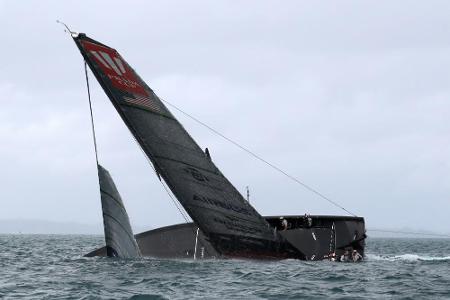 America's Cup: American Magic kentert kurz vor dem ersten Sieg America's Cup: American Magic kentert kurz vor dem ersten Sieg