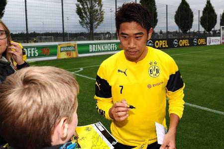 Der Japaner unterschreibt 2010 seinen ersten Vertrag in Europa beim BVB. Nach zwei äußerst erfolgreichen Jahren versucht er ...