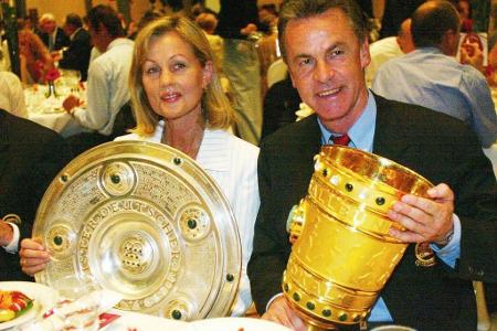 Vier nationale Meisterschaften und zwei DFB-Pokalsiege durfte Hitzfeld in diesem Zeitraum mit den Bayern feiern, 1999/2000 u...