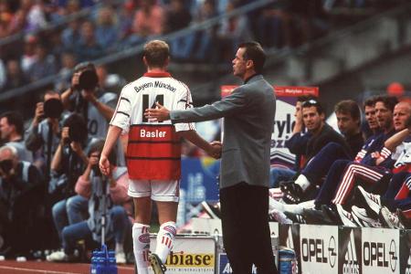 Im Sommer 2004 wurde Hitzfeld vom deutschen Rekordmeister entlassen, obwohl sein Vertrag noch ein weiteres Jahr Gültigkeit g...