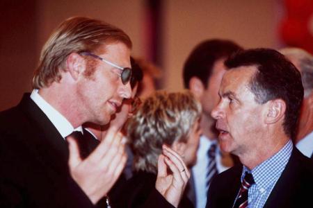 Damit einhergehend musste Hitzfeld auch das Angebot des DFB ablehnen, die deutsche Nationalmannschaft als Trainer zu überneh...