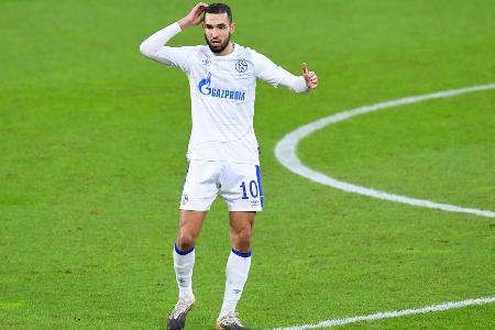 Mangels Kohle für Alternativen versuchten die verschiedenen Trainer beim FC Schalke, den zuvor verliehenen Algerier wieder e...