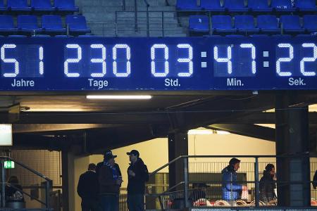 Dem Hamburger SV droht nach fast 52 Jahren in der Bundesliga der erste Abstieg aus dem Oberhaus. Damit würde der Bundesliga ...