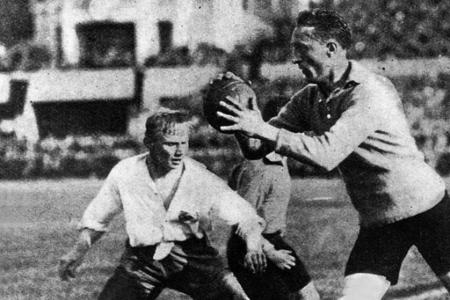 Nach zwei Spielen ohne Sieger zwischen Hamburg und dem 1. FC Nürnberg wurde der HSV 1922 wegen unsportlichen Verhaltens seit...