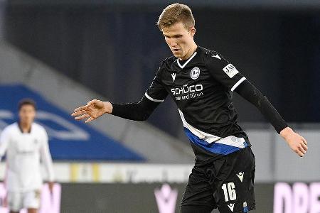 Präsentierte sich in vielen Szenen gegen den Ball aufmerksam und war häufig schon im Moment der Ballannahme eng bei seinen G...