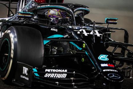 Auch der neue Chef der Formel 1, Ex-Ferrari-Boss Stefano Domenicali, tappt im Dunkeln und verrät, dass er mit Hamilton zur W...