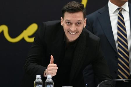 Joker Özil feiert glücklichen Sieg bei Fener-Debüt