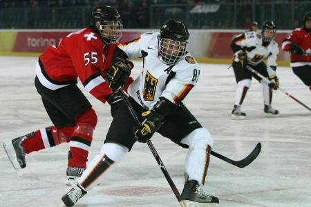 Eishockey-Frauen gewinnen auch zweites Duell in der Schweiz Eishockey-Frauen gewinnen auch zweites Duell in der Schweiz