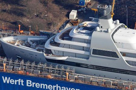 Die Solaris ist aber nur die jüngste von zahlreichen Super-Yachten, die im Besitz von Abramovich sind bzw. waren. Auch diese...