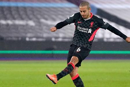 Absolvierte sein erstes Champions-League-Spiel im LFC-Trikot. Schaltete bei Ballgewinnen blitzschnell um, meist schickte er ...