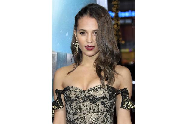 Zu den Schauspielerinnen, die auch als Produzentinnen agieren, zählt auch Alicia Vikander. Ihr gehört Vikarious Productions,...