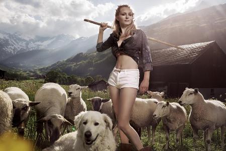 04-SO-Marina-H-Bueren-Bauernkalender-Girls-2015.jpg