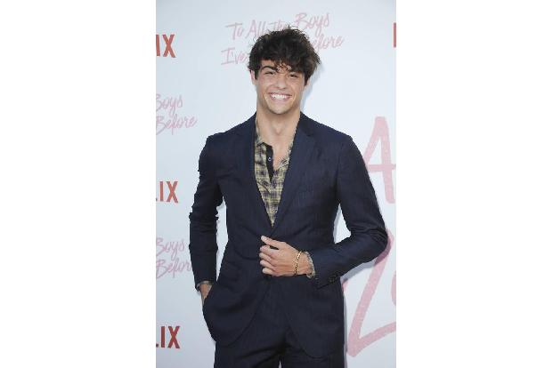 Die Top Ten rundet der wahnsinnig süße US-Schauspieler Noah Centineo ab. Der 22-Jährige Star spielte von 2015 bis 2018 in 'T...