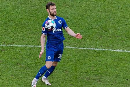 Ordnete die neuformierte Dreierkette als zentraler Verteidiger. Wirkte gegen den Ball robust und klärte bei mehreren Angriff...