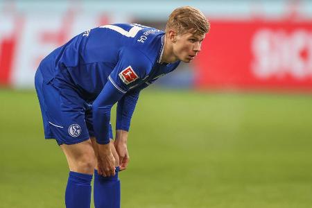 Ersetzte den glücklosen Hoppe und gab sein zweites Bundesligaspiel. Hing in der Sturmspitze fast komplett in der Luft. Nur s...