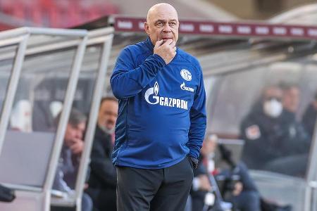 Nach der 1:5-Klatsche gegen den VfB Stuttgart und dem Wirbel um die angebliche Spieler-Revolte ist Trainer Christian Gross b... Nach der 1:5-Klatsche gegen den VfB Stuttgart und dem Wirbel um die angebliche Spieler-Revolte ist Trainer Christian Gross b...