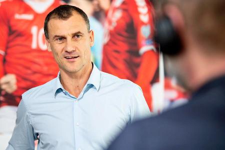 Auf Schalke Kult. Der Däne arbeitet mittlerweile aber als Stürmer-Trainer der dänischen A-Nationalmannschaft. Den Job überna...