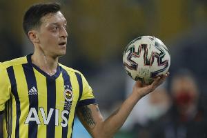 Knöchelverletzung: Lange Pause für Özil