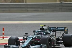 Vettel steht, Hamilton rutscht ins Kiesbett - Ricciardo Schnellster