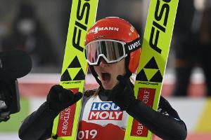 Deutsche Springerinnen weit zurück - Lundby führt
