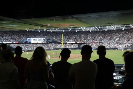 Baseball: Rangers eröffnen Saison mit vollen Rängen