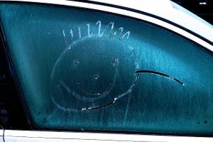 Wie Sie Feuchtigkeit im Auto ganz einfach loswerden