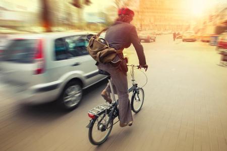 Stadtverkehr Auto Fahrrad