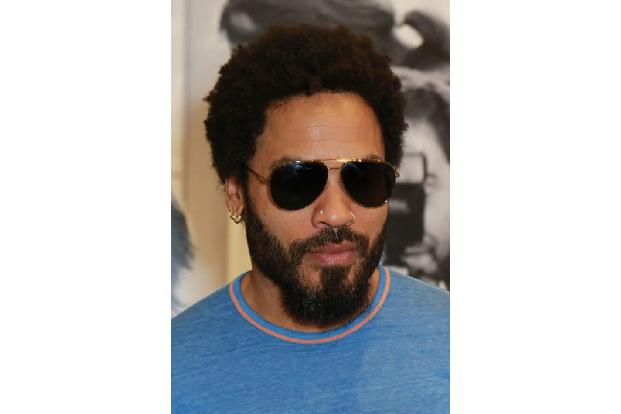 ...hatte. Ihr Schatz weist nämlich eine frappierende Ähnlichkeit zu ihrem Daddy Lenny Kravitz auf. Bloßer Zufall oder macht ...