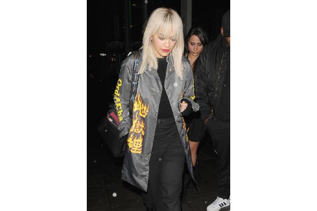 ...um Rita Ora handelt, die ja für gewöhnlich tagtäglich in ihrer Freizeit von der Paparazzi abgelichtet wird und sich meist...
