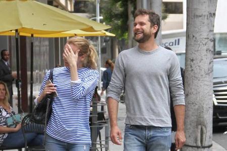 ...ist dein Lebensgefährte Joshua Jackson! Da können wir es uns von ganz alleine denken, dass du es bist, die sich hinter de...