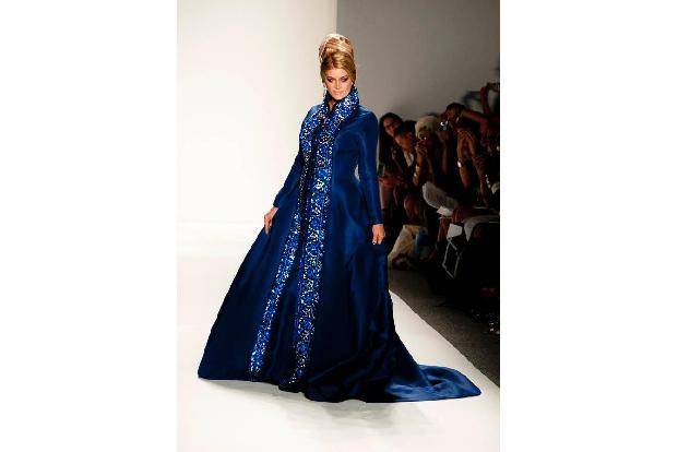 ...geholfen. Denn 2011 war die Schauspielerin noch als Plus-Size-Model auf dem Catwalk des Designers Zang Toi während der Ne...