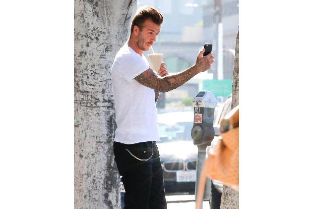 ...Ex-Starkicker David Beckham nochmal üben. Allerdings ist es sehr sympathisch, dass der Ehemann von Victoria Beckham ein B...