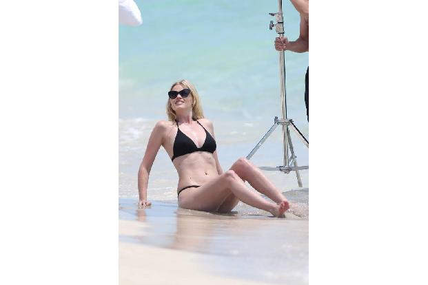 ...die 32-Jährige sich in ihrem Bikini aus dem Hause Eres perfekt in Pose werfen konnte. Damit war es allerdings noch lange ...