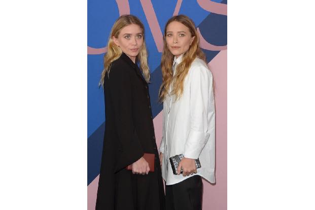...Schwester Ashley Olsen ließ sich in den Hamptons noch nicht blicken. Aber die beiden haben schließlich ganz andere Dinge,...