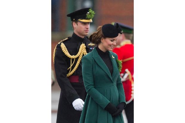 ...mit Prinz George war im sechsten Monat, im März 2013, deutlich zu erkennen, dass das royale Thronfolgerpaar Nachwuchs erw...