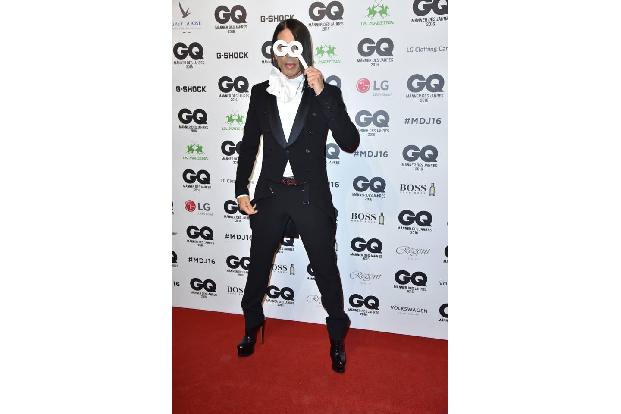...Accessoires wird sein Outfit gerne mal aufgepeppt. Beim GQ Man of the Year Award trat er im eleganten Smoking auf – inklu...
