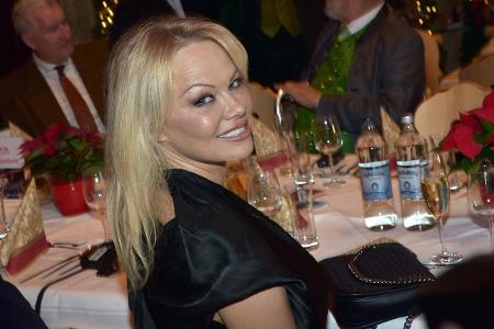 Pamela Anderson ohne Jon Peters imago images Manfred Siebinger.jpg