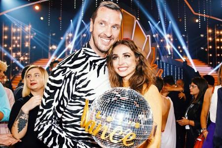 2019 heißt der Gewinner Pascal Hens. Mit dem Ex-Handballer gelingt Profitänzerin Ekaterina Leonova der dritte Sieg in Folge.