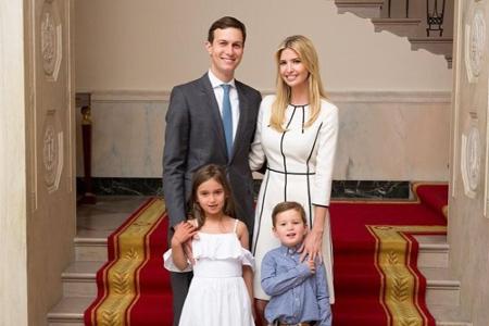 Stolz zeigt sich Donald Trumps älteste Tochter Ivanka (35) mit Ehemann Jared Kushner (36) und den beiden Kindern Arabelle (6...