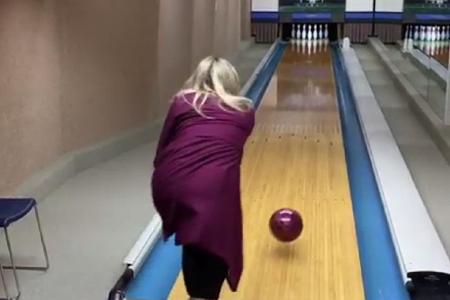 Wer hätte gedacht, dass das Weiße Haus im Keller eine Bowlingbahn hat? Donald Jr. (39) ließ es sich nicht nehmen, das der ga...