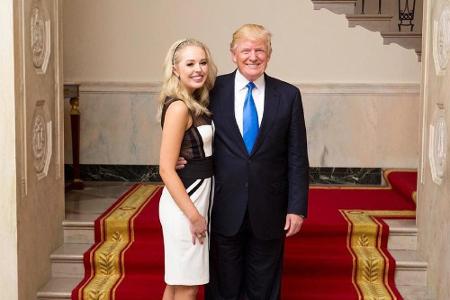 Trumps jüngste Tochter Tiffany (23) ist richtig stolz auf ihren Dad. Top gestylt gewährt auch sie immer wieder Einblicke ins...