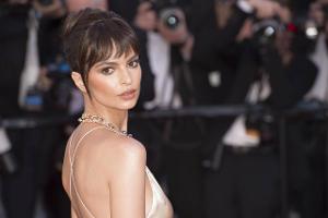 Emily Ratajkowski zeigt mehr als ihren Baby-Bauch 