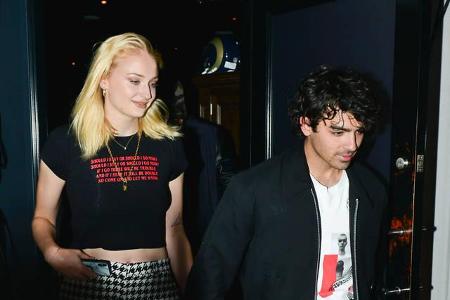 Verliebt, verlobt und tätowiert...Joe Jonas und Sophie Turner wollen nächstes Jahr vor den Traualtar treten. Bis dahin haben...