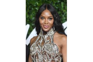 Mit 50: Naomi Campbell hüllenlos in New Yorker U-Bahn 