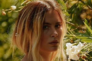 Ireland Baldwin zeigt mehr als Instagram erlaubt 