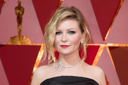 Hand aufs Herz, wer war nicht neidisch auf Kirsten Dunst (35), die bereits mit zwölf Jahren Brad Pitt (53) in 