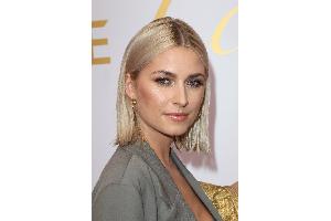Model Lena Gercke begeistert mit XXL-Shirt 