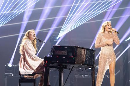Doch nicht nur Schlager wird zu hören sein. Mit Freya Ridings hat Helene Fischer sich auch eine Singer-Songwriterin eingeladen.
